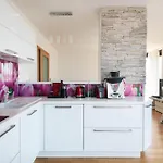 Cosy And Spacious Apartment With The View To The Garden