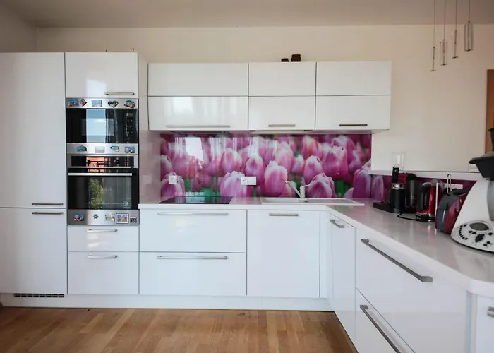 Cosy And Spacious Apartment With The View To The Garden