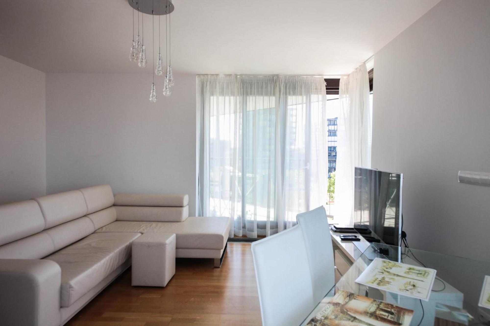 Cosy And Spacious With The View To The Garden *