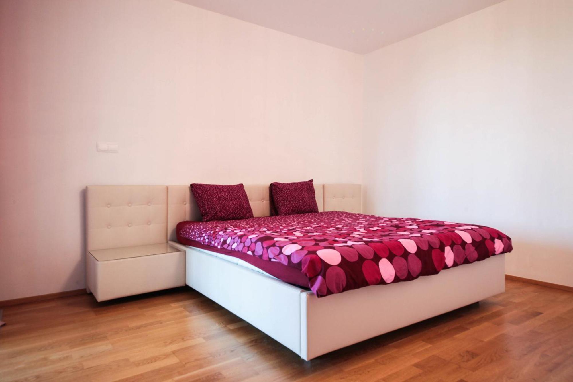 Cosy And Spacious With The View To The Garden