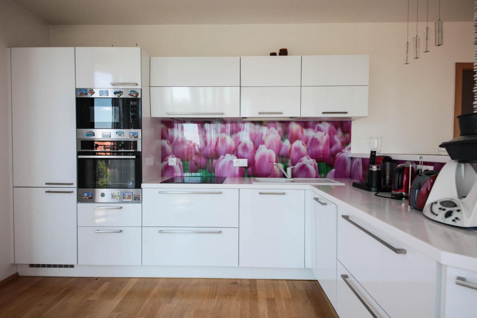 Cosy And Spacious With The View To The Garden *